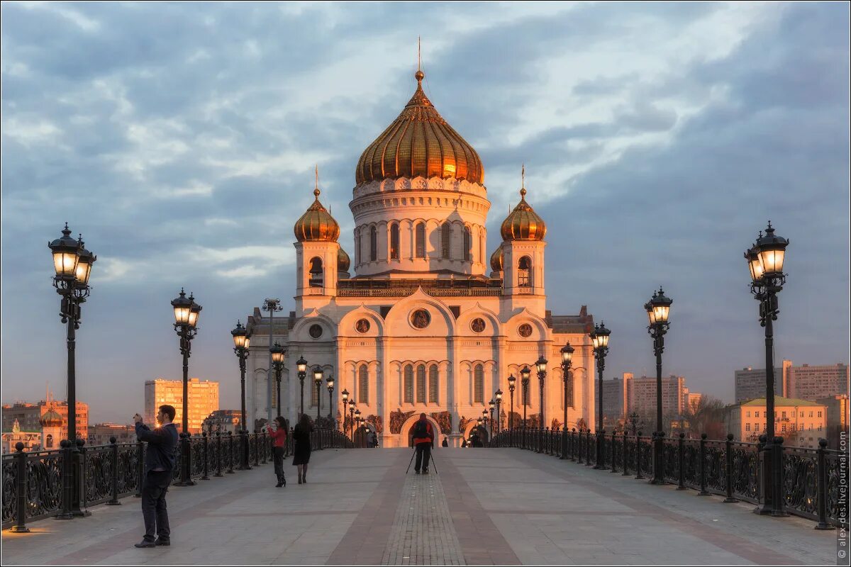 В каком городе находится храм христа спасителя. Москва. Храм Христа Спасителя. Кафедральный Соборный храм Христа Спасителя. Александрийский столб храм Христа Спасителя. Нижний храм Христа Спасителя.