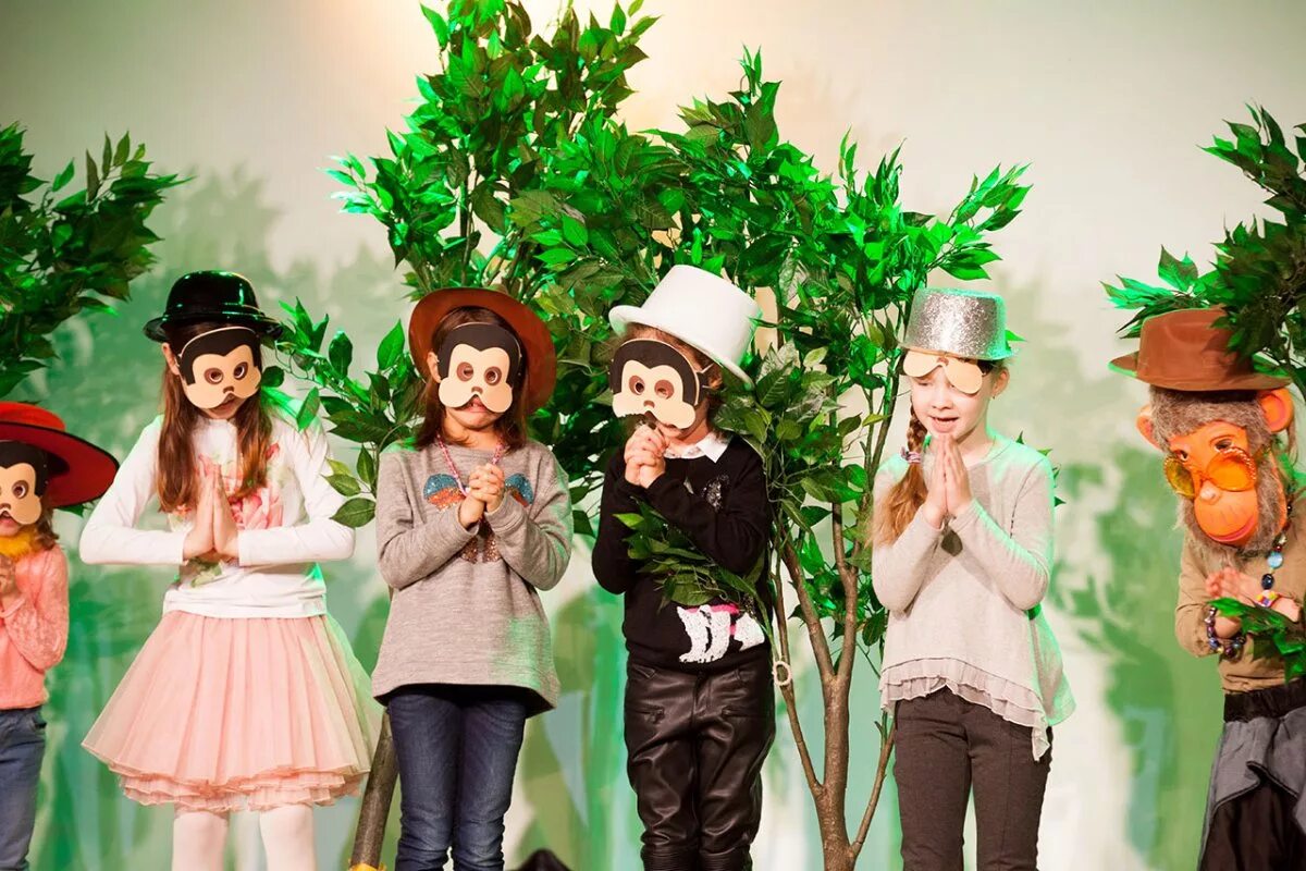 Doramy. актерское мастерство. надпись: acting classes. Drama lesson. Drama lesson.