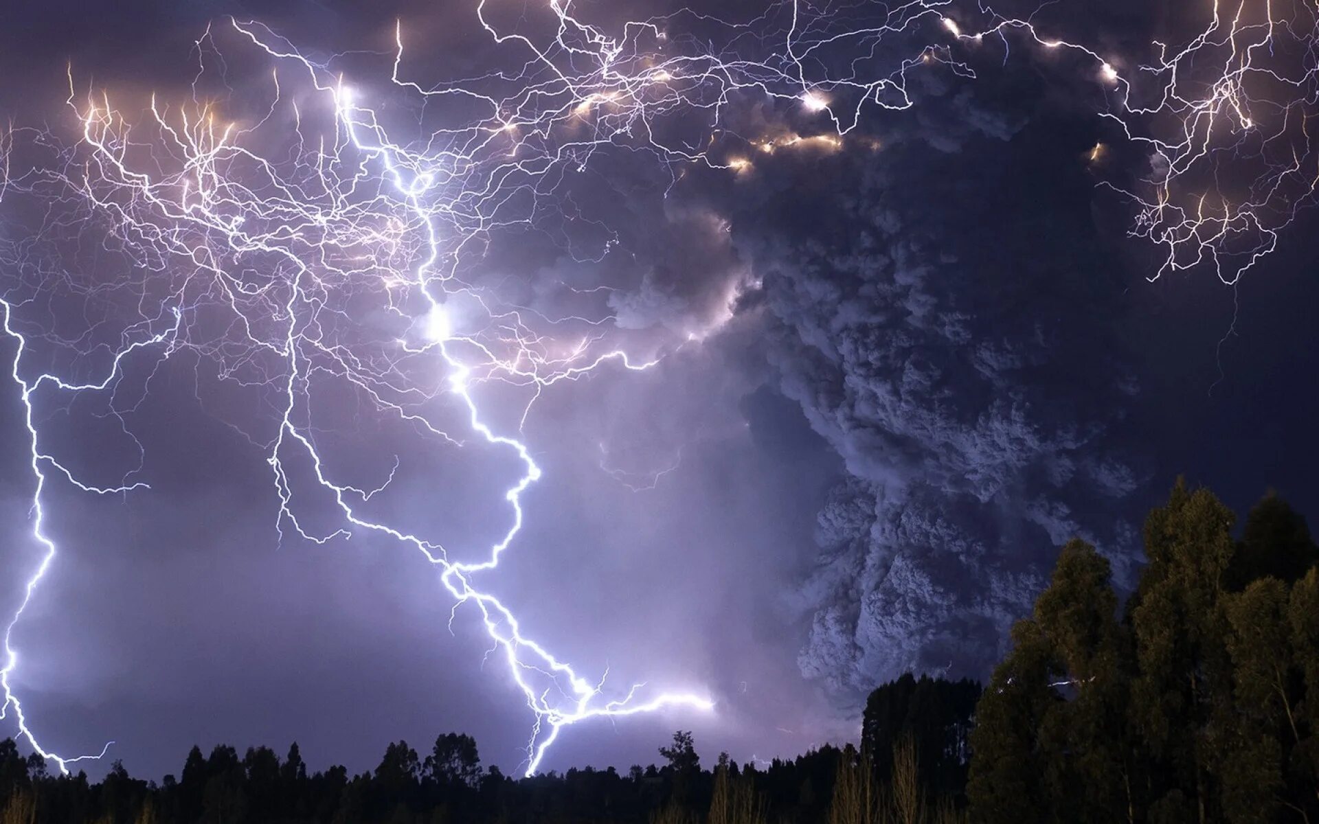 Молния гром шаровая молния гроза. Как определить расстояние до грозы. Молния явление природы. Гроза. Наземные молнии.