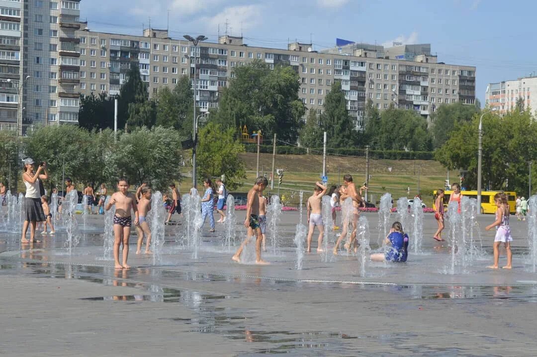 Летом будет 9. Жара в перми. жара пермь 2025. пермь летом. жара пермь фонтаны.
