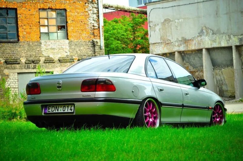 Опель омега тюнинг. Opel Omega b. Opel Omega a Green. Opel Omega Green 4.1. Opel Omega b зеленый.