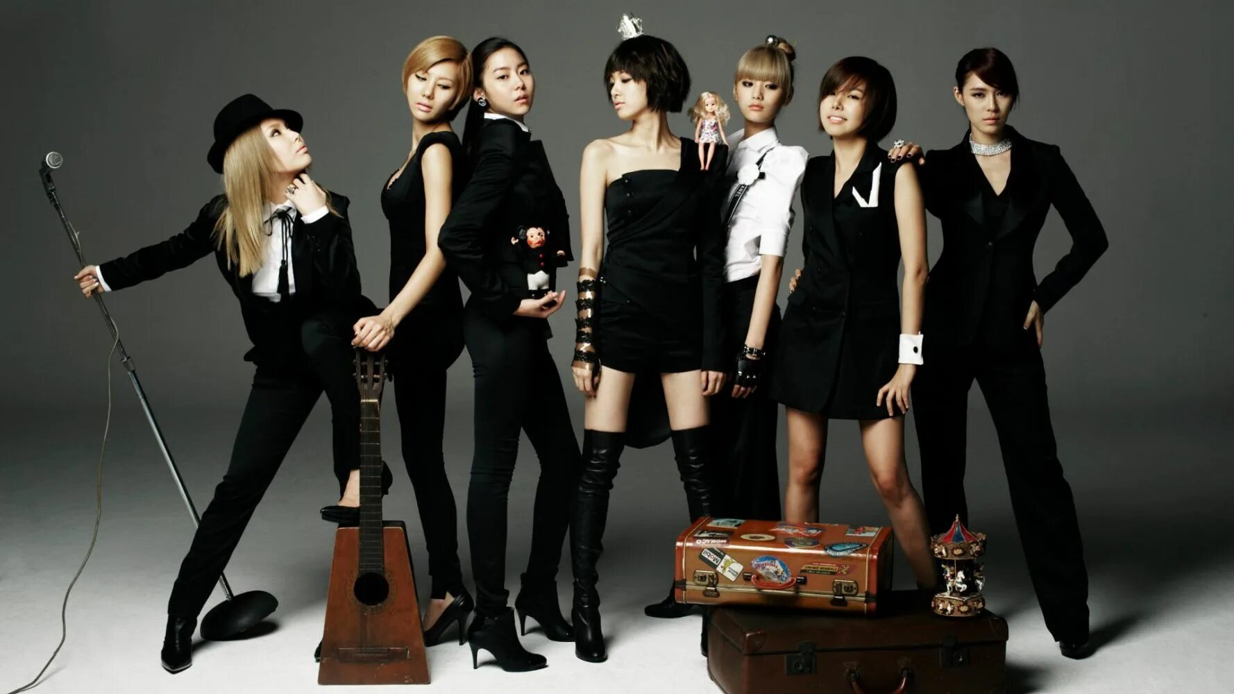 Одежда айдолов блэк пинк. Группа after school. К поп субкультура. Бумажные сюрпризы. Эприл кпоп.