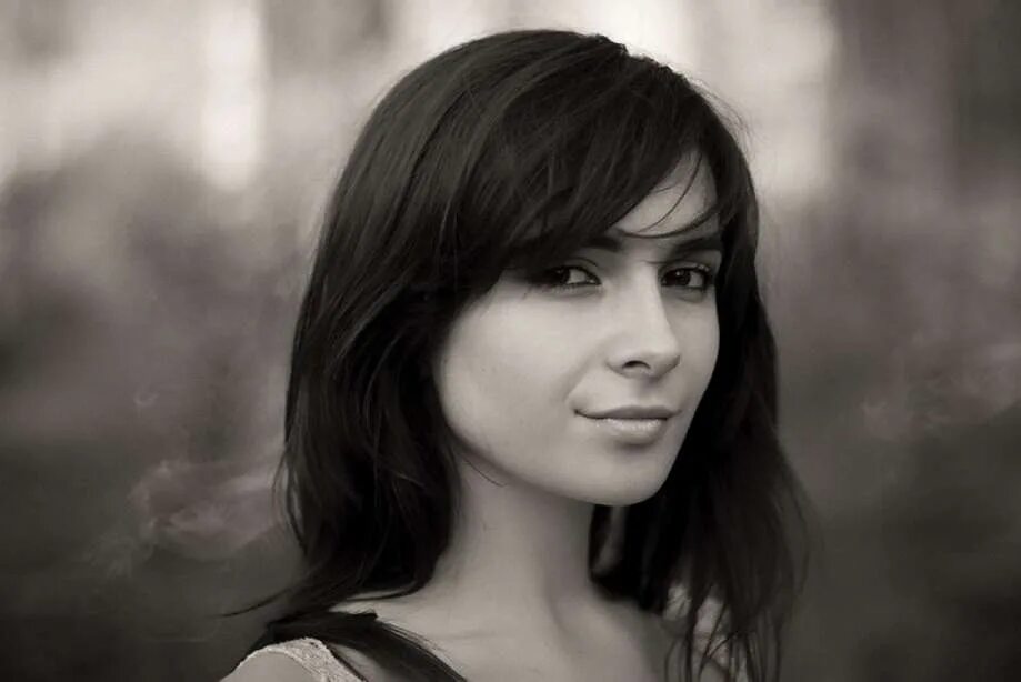 600х600 пикселей. 600 женщин. Девушка 36 лет. Обычная женщина. Фотопортреты обычных женщин.