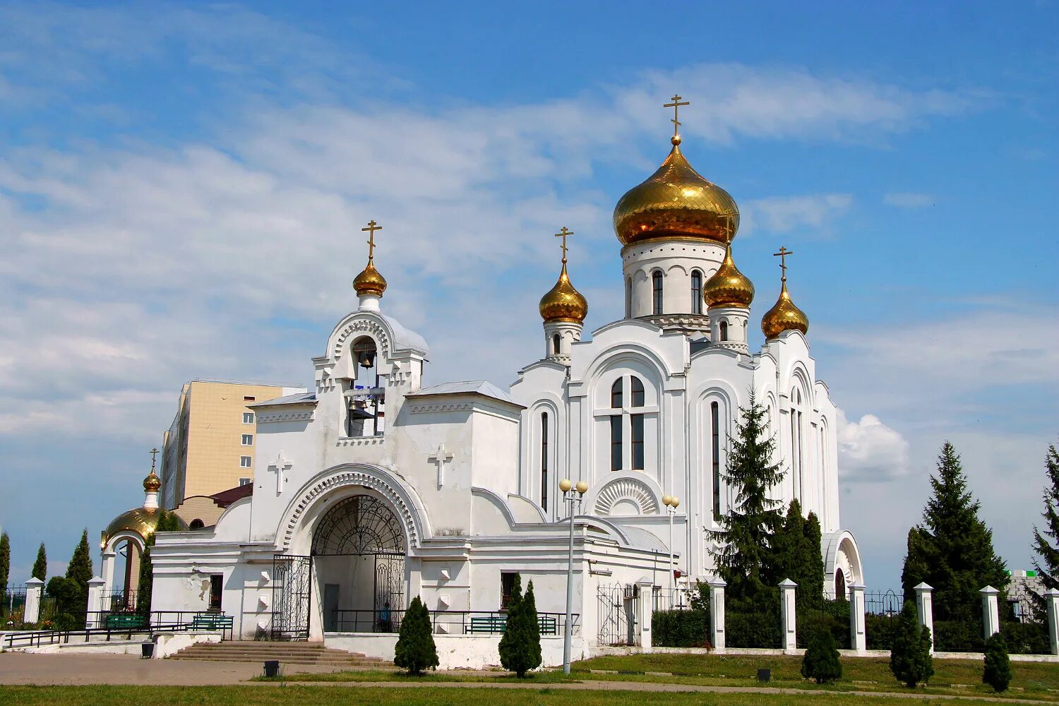 Старый оскол жить. Храм Рождества Христова старый Оскол. Старый Оскол Белгородская область. Город старый Оскол Белгородской области. Храм Рождества Христова старый Оскол зимой.