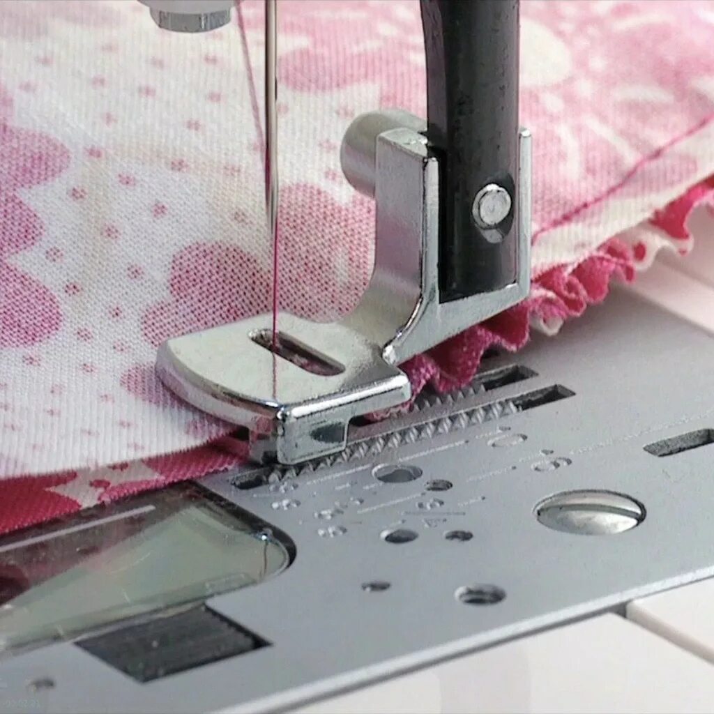 Лапка для молнии juki 1181. Лапки bernette. Лапка для вшивания молнии аврора. Лапка для сборки машина женоме. Лапка для сборки ткани.