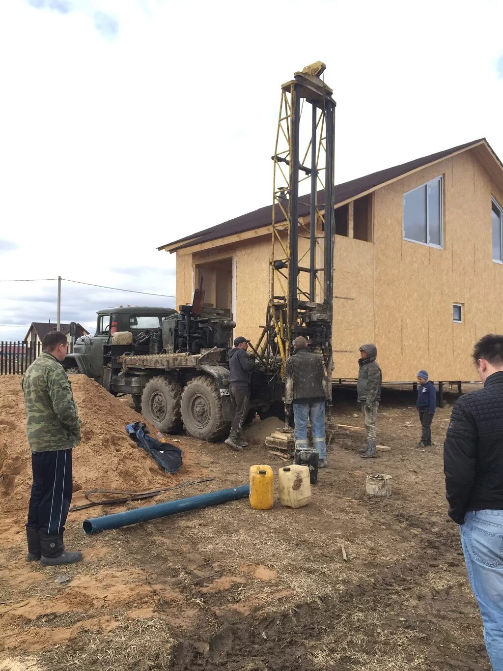 Бурение скважин в раменском районе. Росспецстрой бурение скважин. Бурение скважин в раменском районе. Бурение скважин. Малогабаритное бурение скважин на воду.