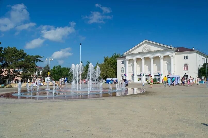 Программа темрюк. Темрюк центральная площадь. темрюк главная площадь. темрюк достопримечательности. темрюк фонтан.