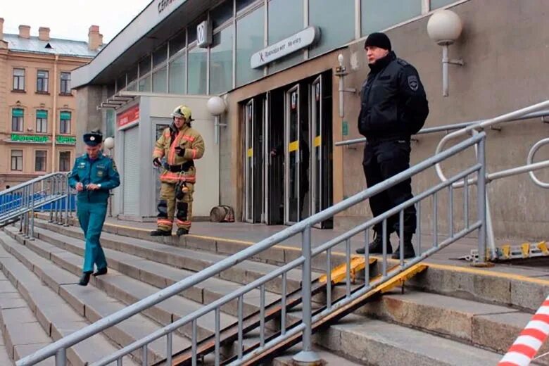 В петербурге закрыли станцию метро. Станция метро спасская санкт-петербург. сенная площадь (станция метро). спасская метро спб тупик. добровольная служба в спб у метро.
