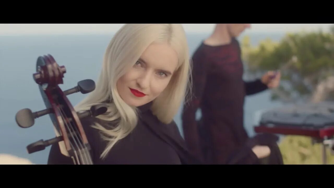 Clean bandit mix. Rockabye певица. clean bandit певица певица. clean bandit anne-marie.