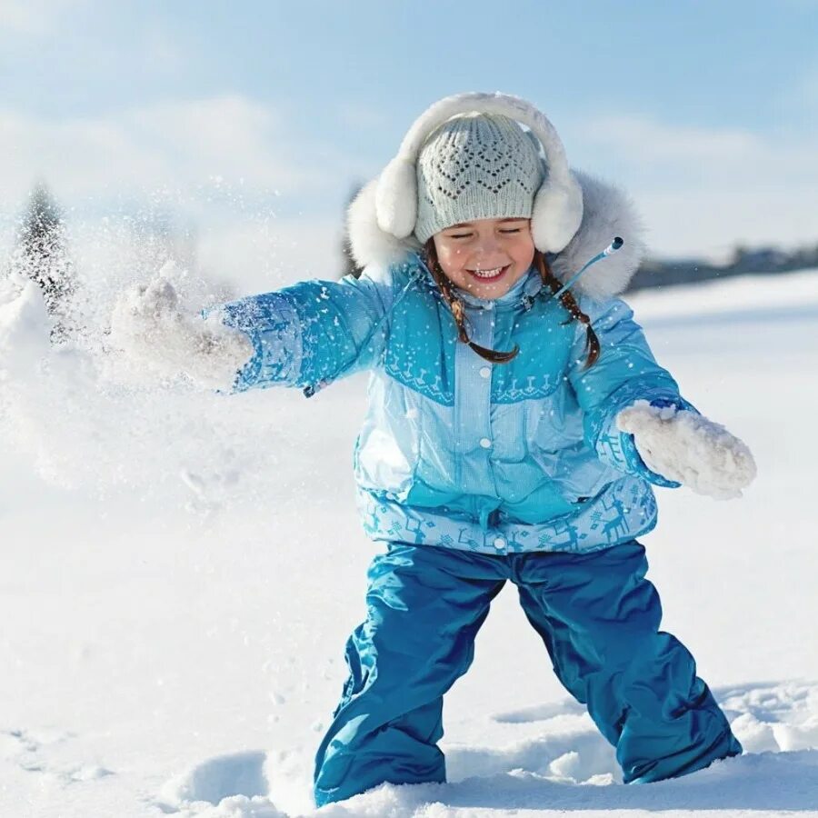 Зимний мальчик 3. Зимняя одежда. Зимняя одежда для детей. Зима для детей. Дети зимой.