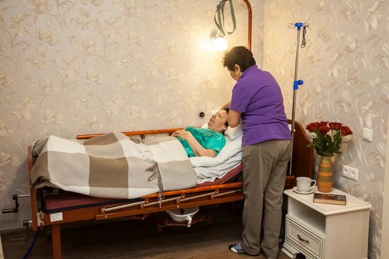 Как вылечить пролежни у пожилых лежачих. Пролежни у лежачих больных. пролежни у тяжелобольных. пролежни у тяжелобольных пациентов. пролежни у пожилых лежачих больных.