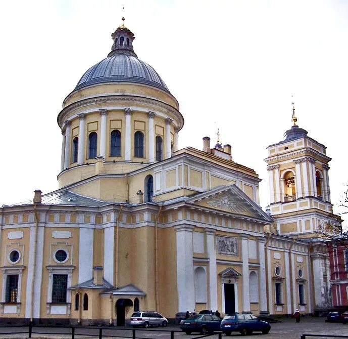 Петербург в стиле классицизма. Невская Лавра классицизм. Церковь в Питере классицизм. Классицизм храмы 19 века Москва.