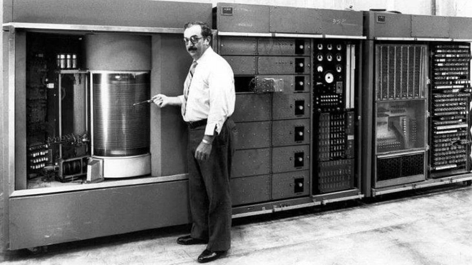 Ibm drivers. Ibm 305 ramac. жёсткий диск ibm 350. жесткий диск ibm 350 ramac. жесткий диск ibm 1956.