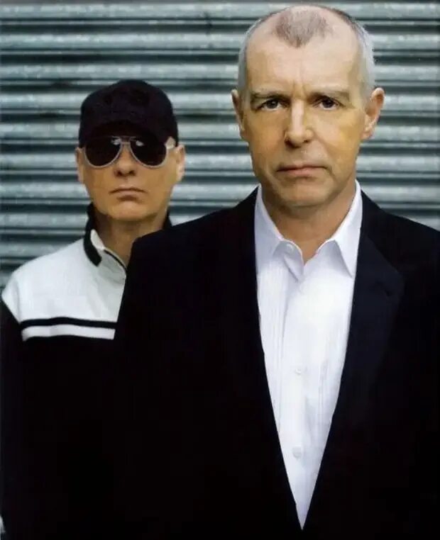 Петшопбойз слушать. Pet shop boys. Группа пет шоп Бойз. Pet shop boys сейчас. Солист группы Pet shop boys.