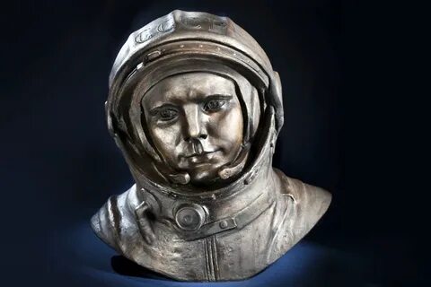 Бюст гагарина