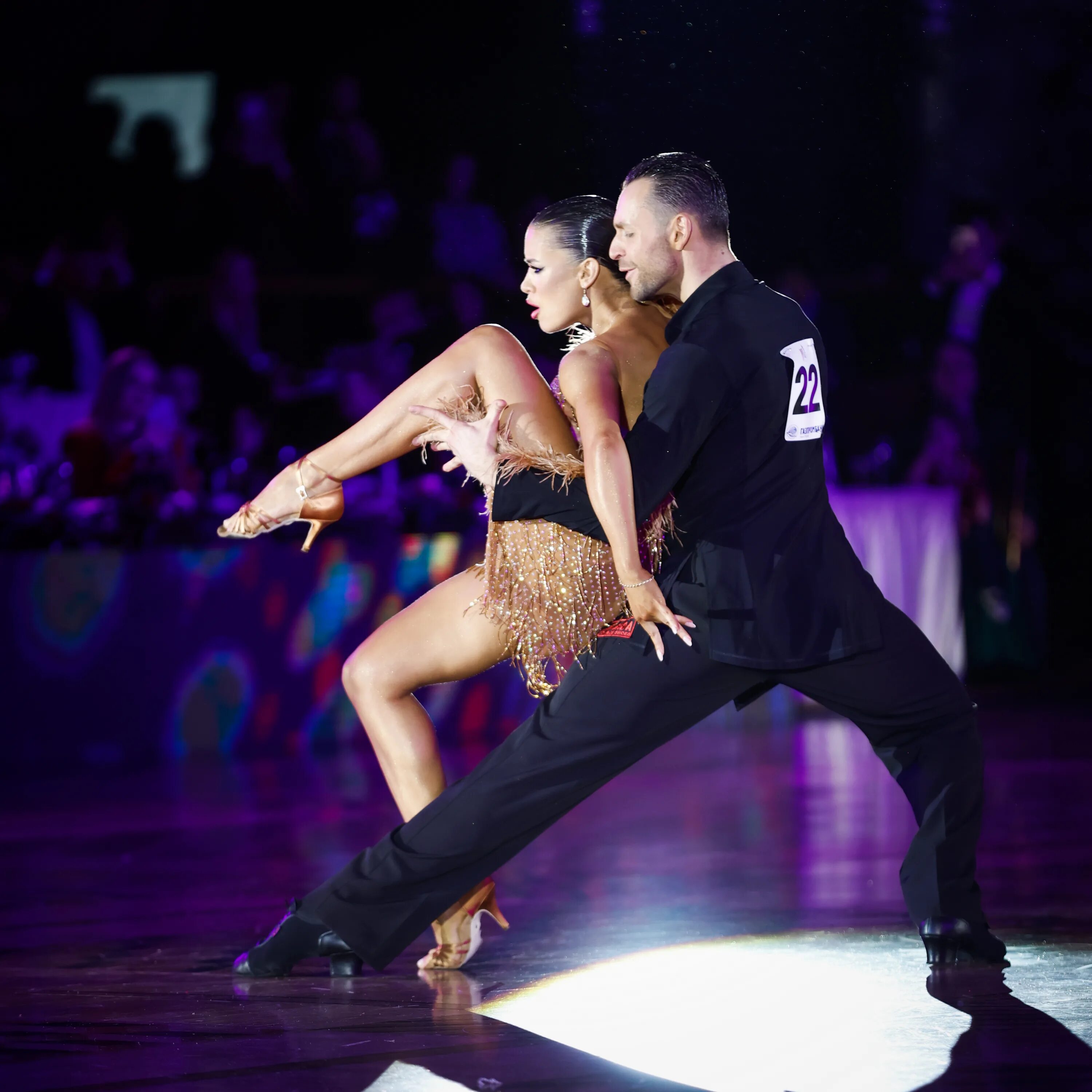латины двойное. латины двойное. чемпионы мира кирилл белоруков и виктория харченко. латиноамериканские бальные танцы. бальные танцы латина.