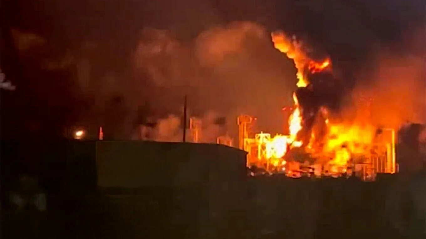 Нпз беспилотник. В ростовской области пожар на нефтеперерабатывающем заводе. Беспилотники на нпз. Новошахтинский нпз беспилотник. Атака на нпз в ростове.