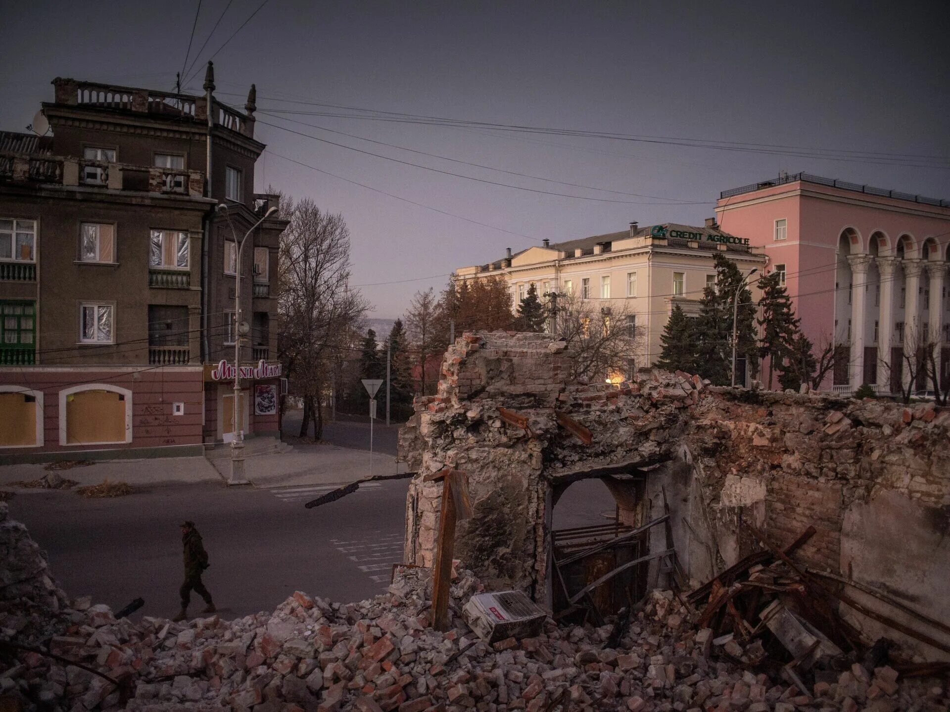 Луганск форум. Город луганск до войны. луганск руины. руины донбасса. развалины города украины.