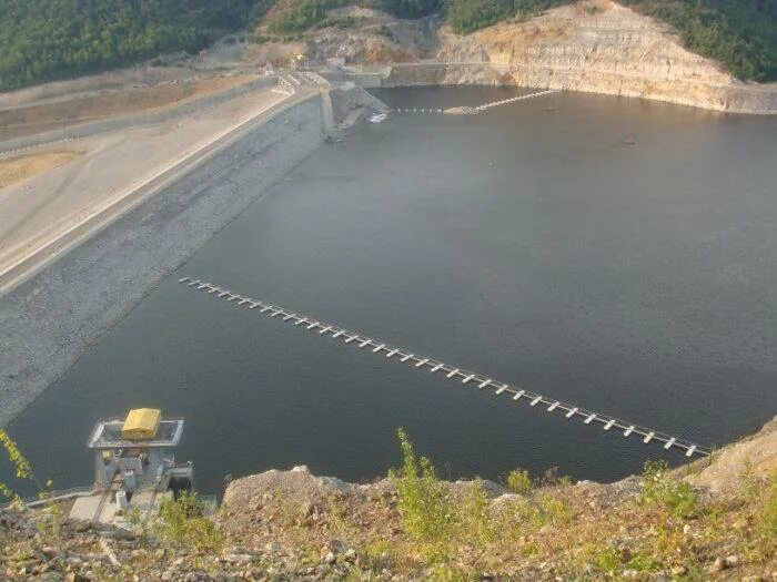 Юмагузинская гэс. Юмагузинская ГЭС Башкортостан. Юмагузинское водохранилище дамба. Юмагузино плотина. Юмагузинская ГЭС на карте.