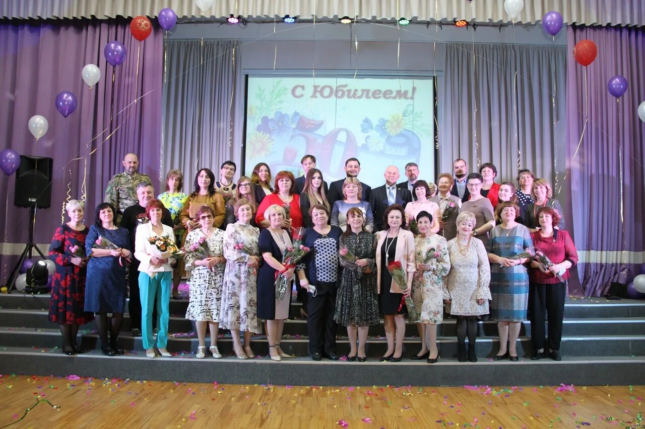 Школа 3 шарыпово. Мед класс лицей 5 школа губкинский. Рисунок к юбилею школы. Мбоу сош 1 губкинский янао. Юбилей школы 7.