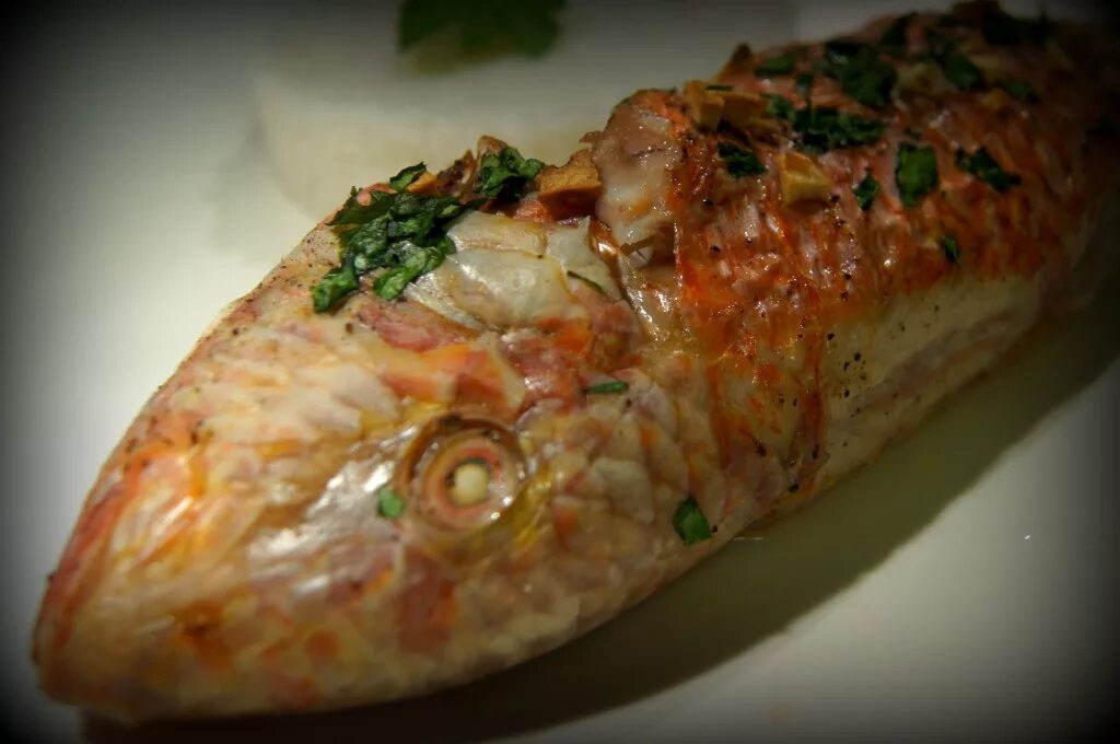 Как вкусно приготовить рыбу кефаль. Барабулька фаршированная. барабулька фаршированная фенхелем. кефаль фаршированная. кефаль черноморская запеченная.