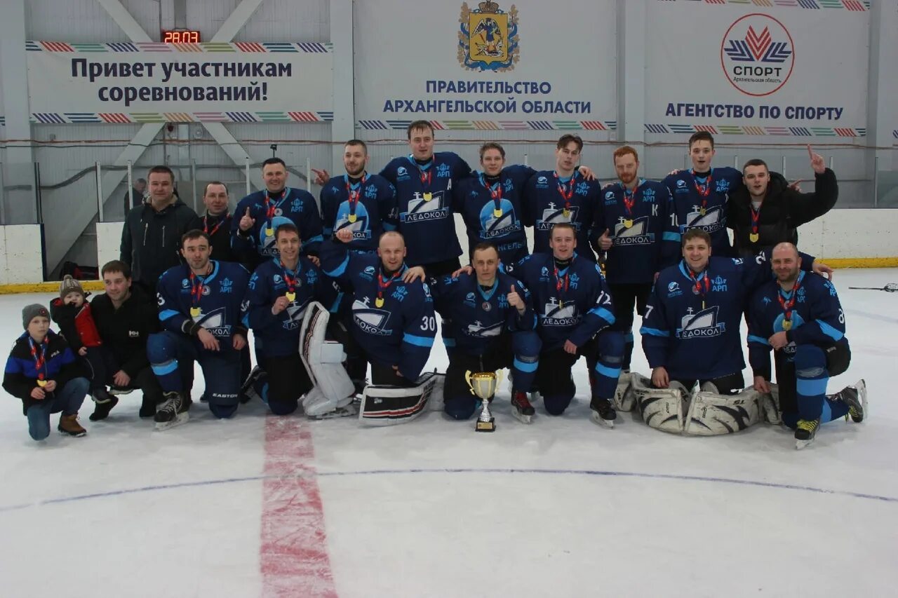 50 лет победы атомный ледокол экипаж. Команда ледокол. Хк ледокол москва. Логотип атомного ледокола. Ледокол рисунок для детей.