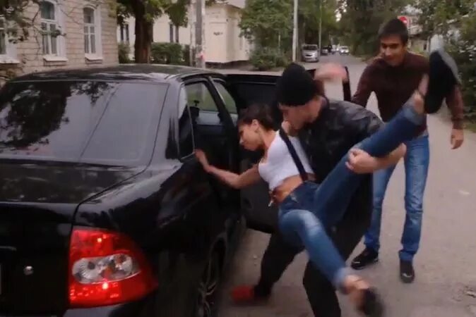 Украсть невесту на кавказе. Как воруют девушек. Умыкание невесты на кавказе. Похищение кавказской невесты. Кыргызстан похищение невест.