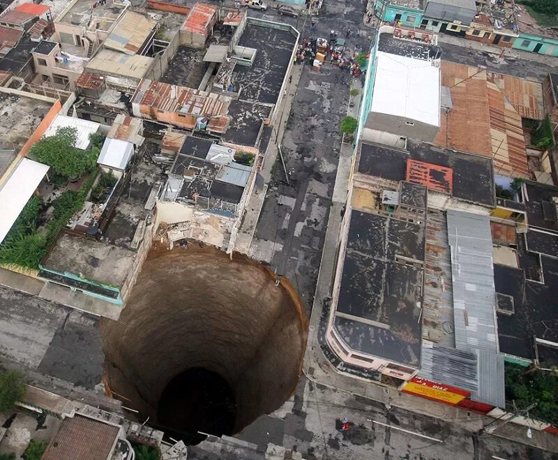 City hole. City hole. Карстовая воронка, гватемала. City hole. Карстовая воронка, гватемала.