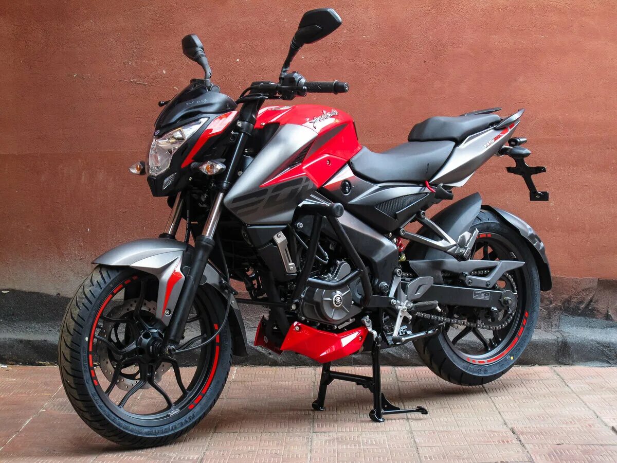 Bajaj pulsar 200ns. Bajaj Pulsar ns200. Мотоцикл Баджадж Пульсар НС 200. Bajaj Pulsar ns200 белый. Bajaj Pulsar ns200 2021.