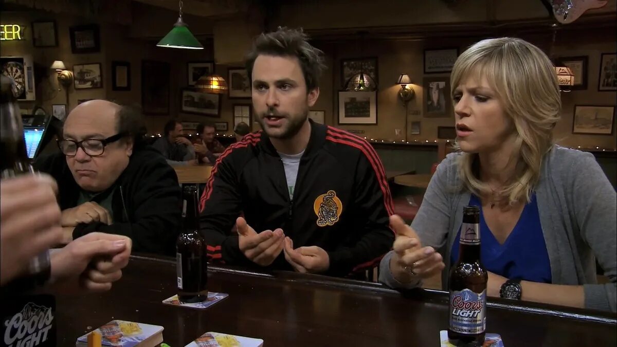 В филадельфии всегда солнечно мем. В калифорнии всегда солнечно чарли. В филадельфии всегда солнечно сериал с 2005 г. В филадельфии всегда солнечно мем. В филадельфии всегда солнечно ди.