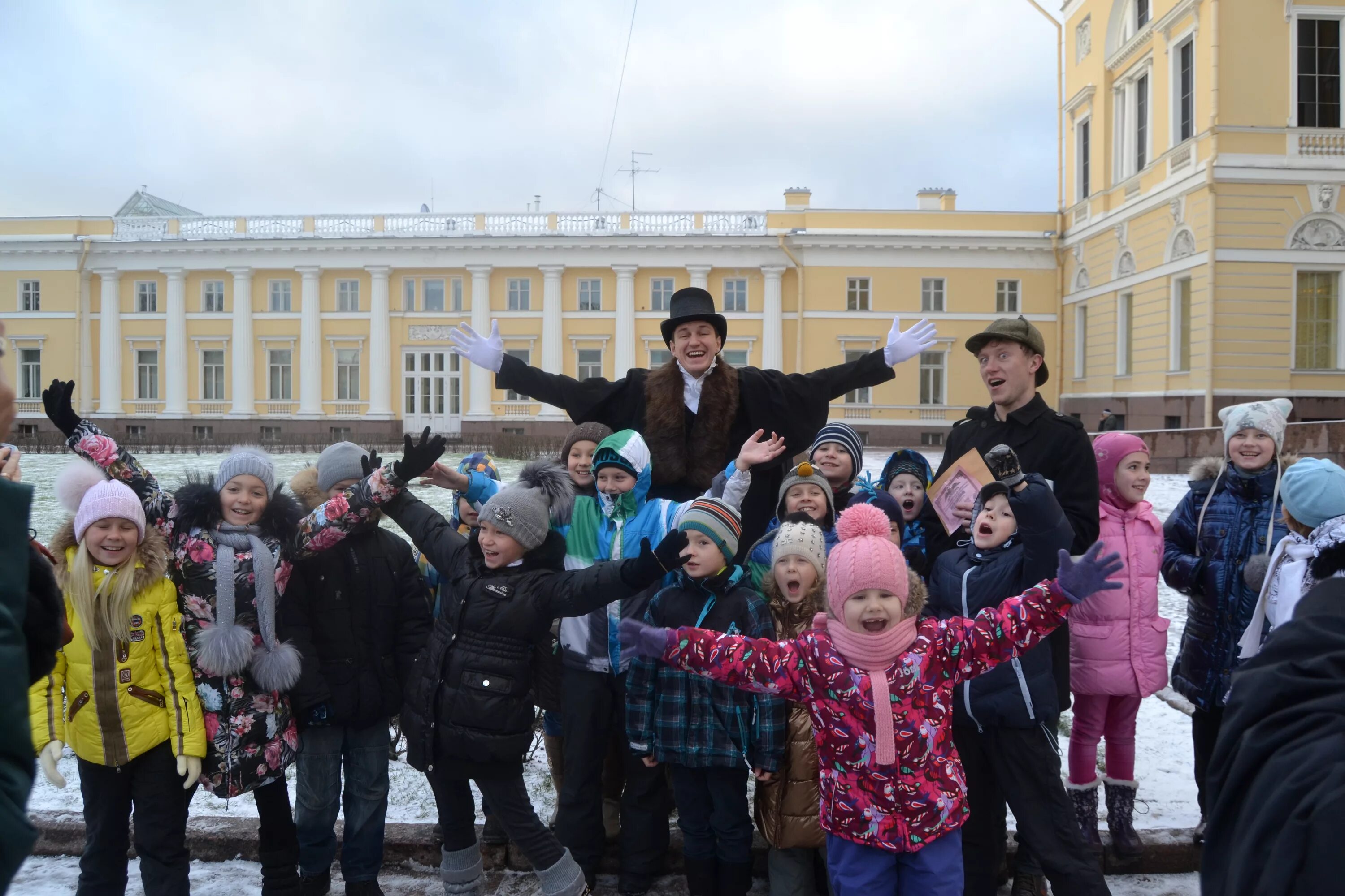 Экскурсия для школьников в Петербурге. Экскурсия для школьников по Петербургу. Экскурсии для детей в Санкт-Петербурге. Школьники на экскурсии в СПБ. Число школьников в спб