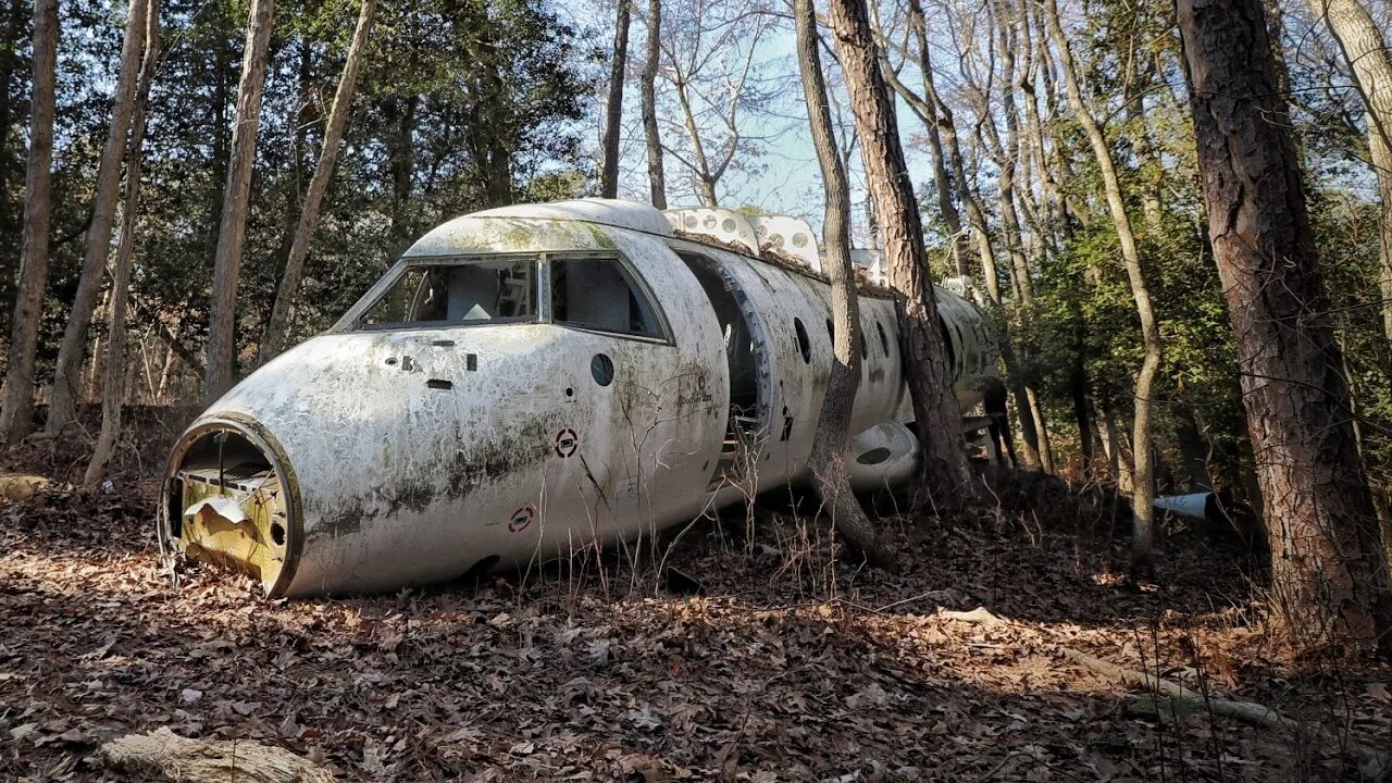 Заброшенные самолеты. Старые заброшенные самолеты. Заброшенный самолет в лесу. Заброшенные самолеты в России.