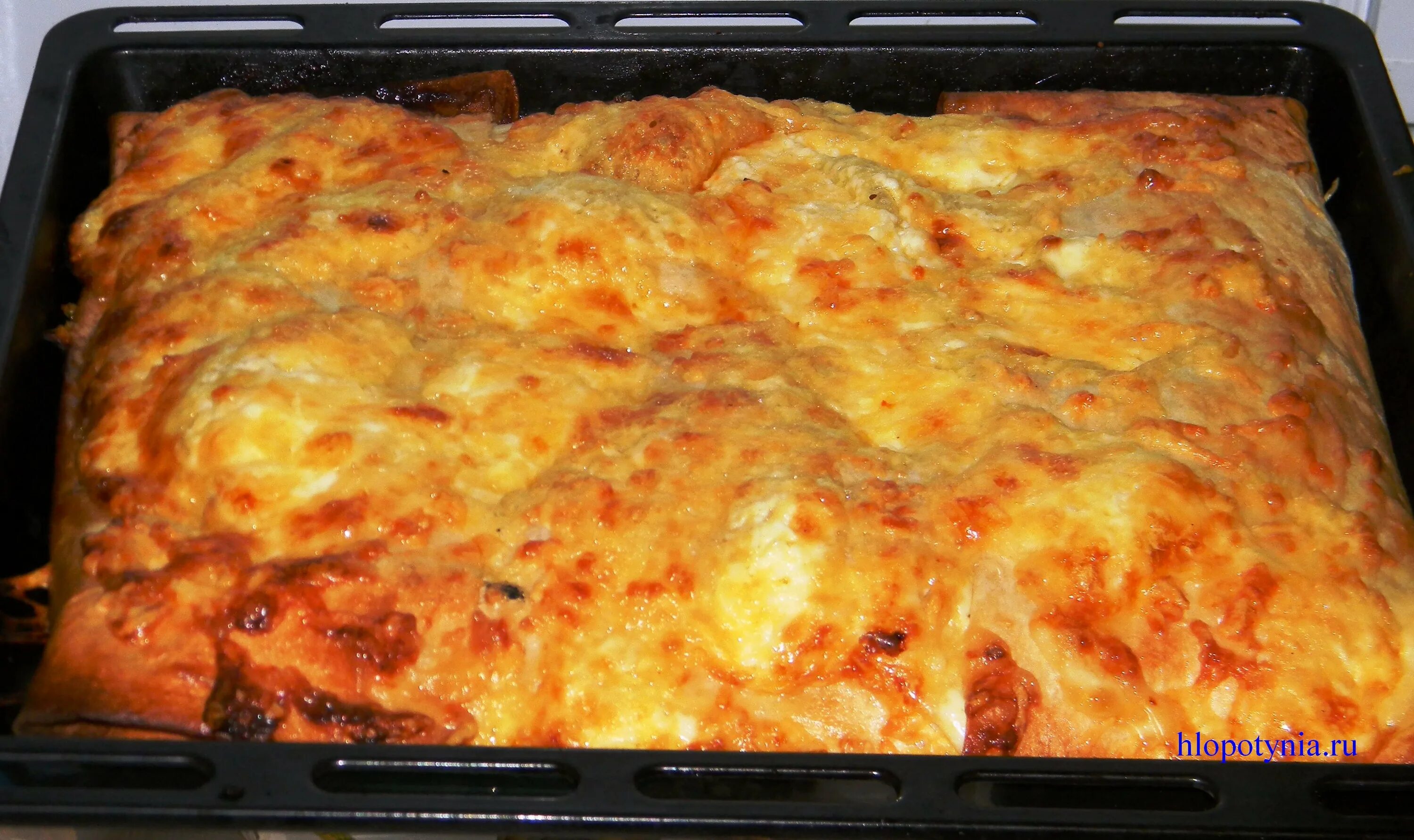 Картошка с мясом в духовке. Куриная запеканка в духовке. Запеканка с курицей и картошкой в духовке. Блюда в духовке. Курица с картошкой в духовке на протвине.