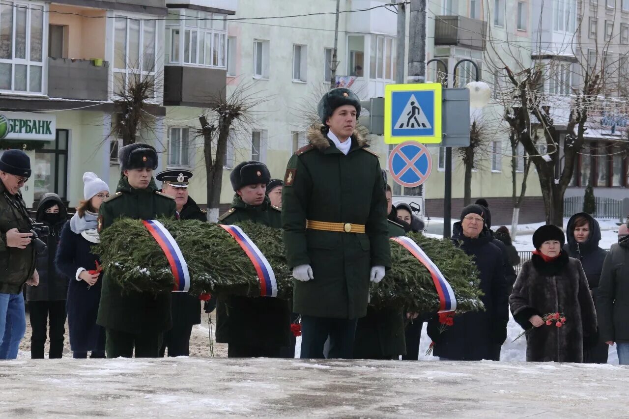 Цветы гусев. Селфи Украина возложение флага.