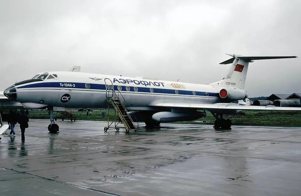 Ак трап. Самолет ту 134. Ту-134 пассажирский. Самолет Туполев ту-134. Туполев ту 134а-3м.