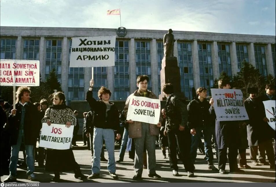 Национальное движение республика. Народный фронт Молдавии 1989. Митинг народный фронт Кишинев 1989. Молдова 1990. Молдова 1991 год.