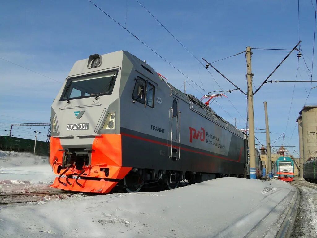 Покажи электровоз. Электровоз гранит 2эс10. Тяговый привод электровоза 2эс10. «Уральские локомотивы» суперпоезд.