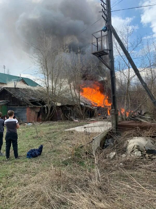 Пожары в марий эл за последние сутки. Сарай город рязань. Подожгли в сарае. Горящий сарай. Пожар в сарае.