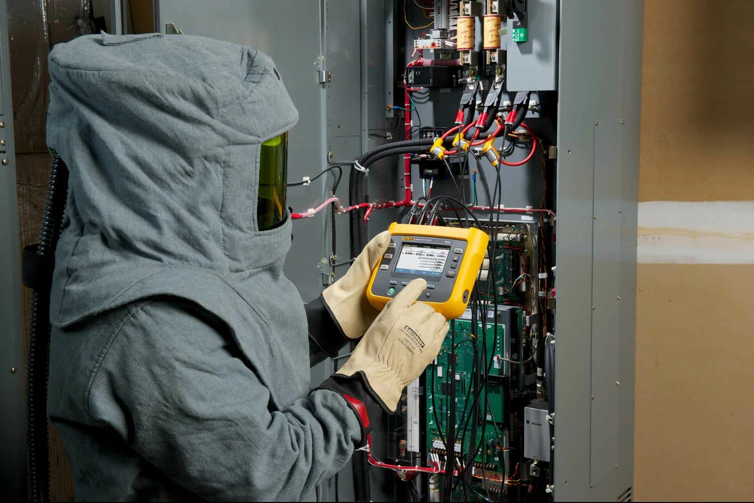 Fluke 438-ii. Прибор для измерения качества электроэнергии эрис-кэ. Монтаж счётчика электроэнергии. Fluke 1734. Услуги электрика.