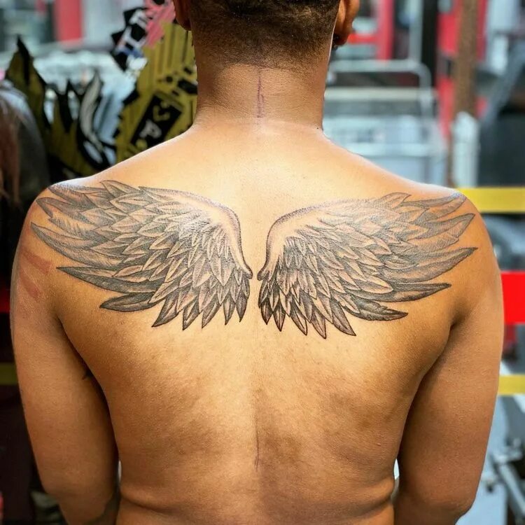 Мужская спина крылья. Тату Крылья на спине у мужчин. Тату Крылья на спине. Крылья на спине тату мужские. Татуировка Крылья на спине.