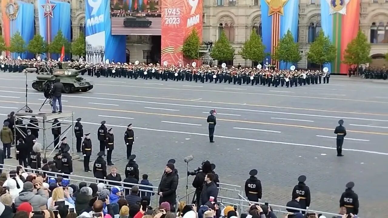Посмотрите парад победы. Посмотрите парад победы