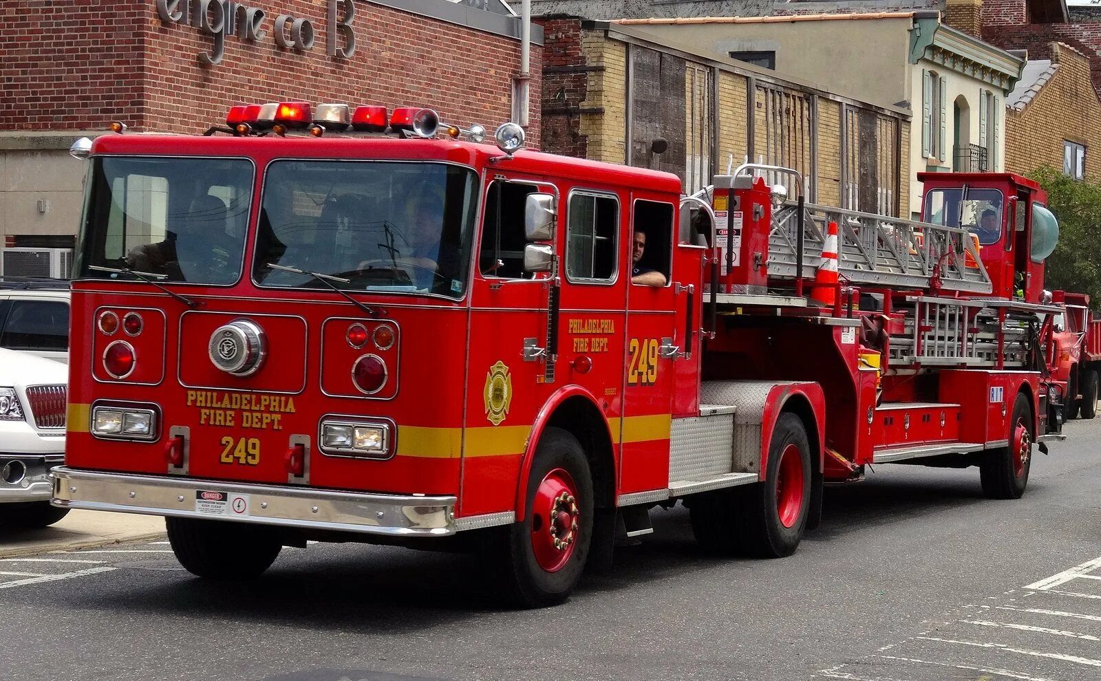 Машина "Fire Truck" пожарная, 49450. Пожарные машины Fire Ladder Truck. Seagrave Fire engine Ladder. Машина "Fire Truck" пожарная, 49450 салон.