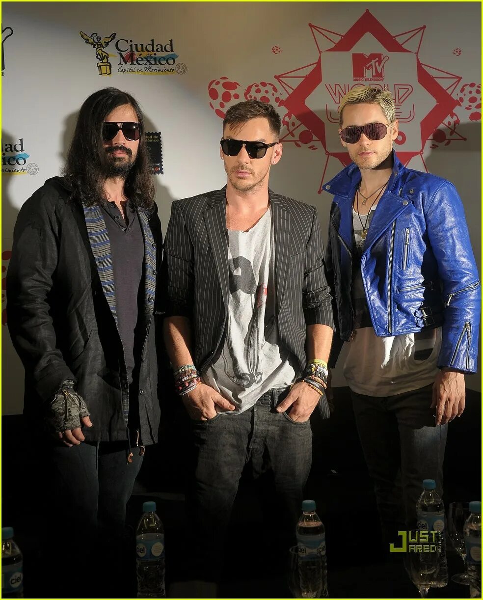 Seasons seconds to mars. Джаред лето 30 seconds to Mars. Джаред лето в группе 30 секунд до Марса. 30 Секонд ту Марс. 30 Seconds to Mars 2010.