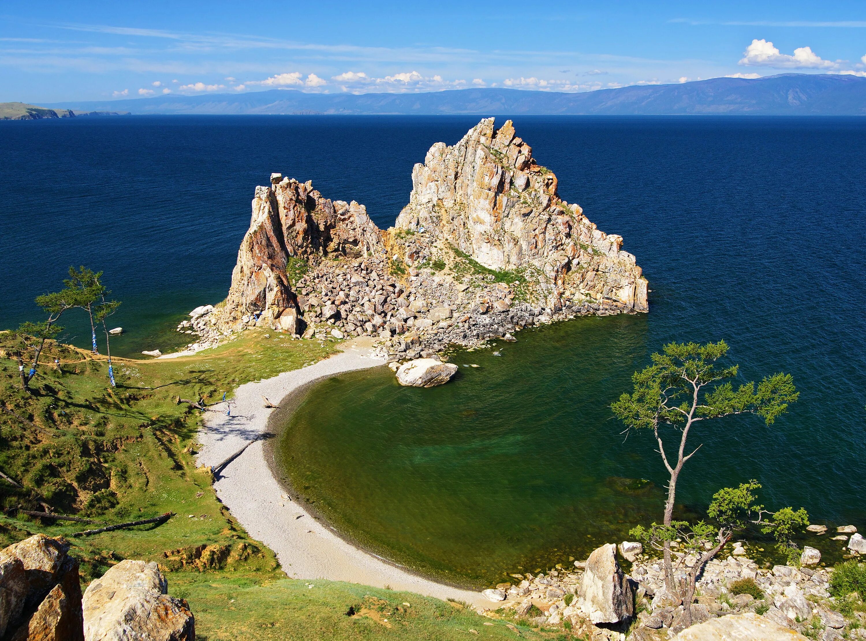 Самая живописная природа в россии. Мыс Бурхан скала Шаманка. Скала Шаманка Ольхон. Ольхон Байкал. Остров Ольхон.