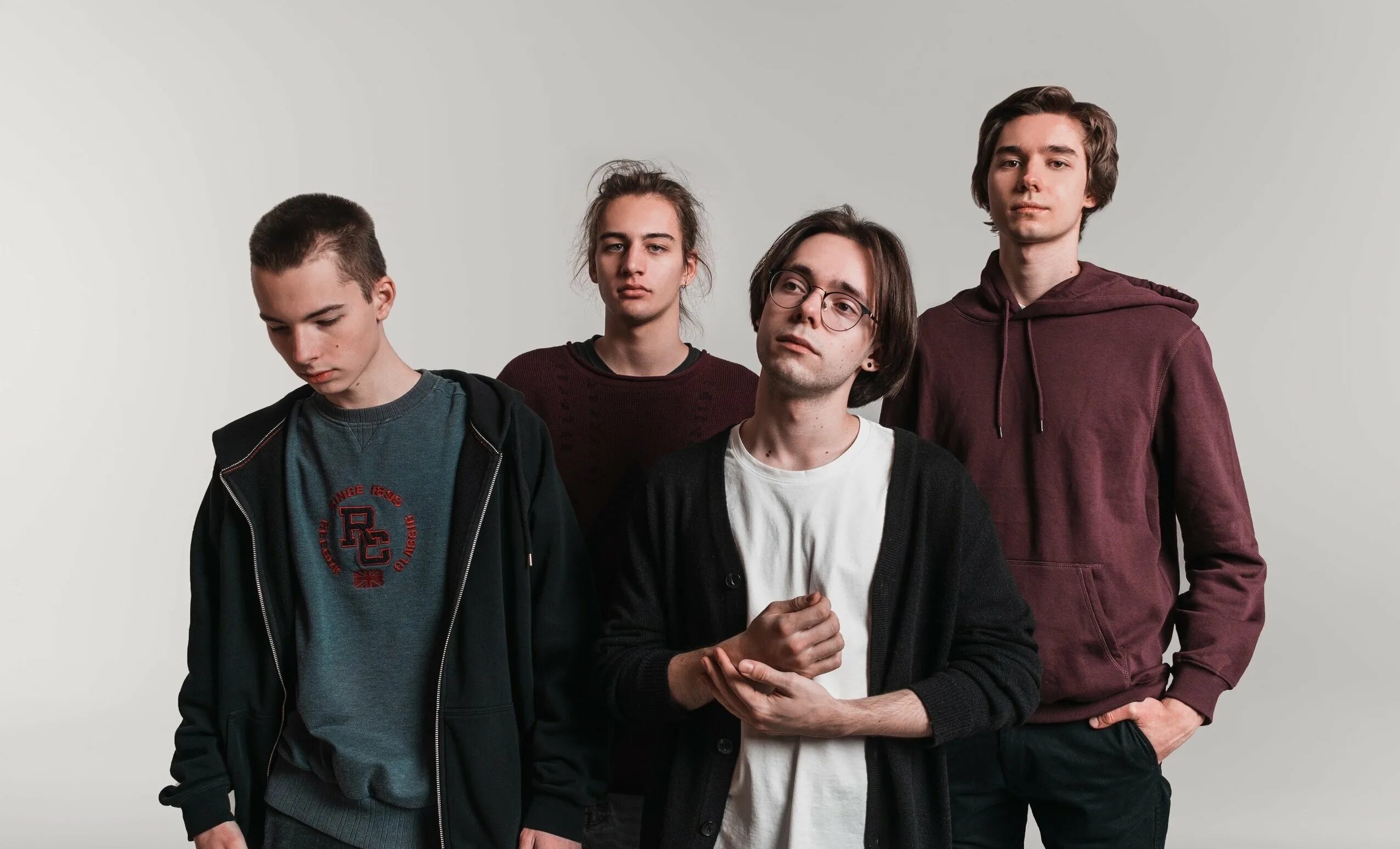 Вокруг фонарного столба солист. Вокруг группа. Вокруг фонарного столба. Группа вокруг. Вокруг фонарного столба.