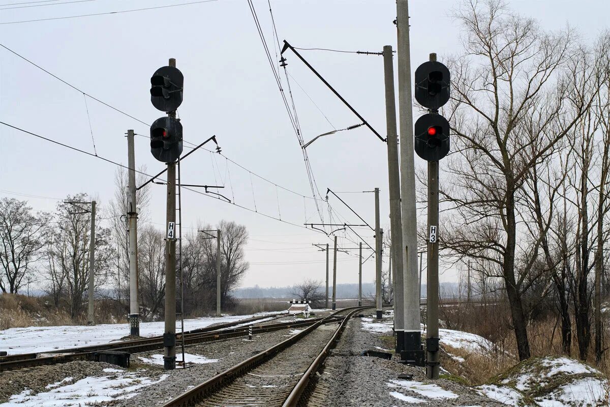 Светофор демидов. Маневровый входной мачтовый светофор. Маневровый мачтовый светофор на ЖД. Проходной мачтовый светофор. Горочные светофоры на ЖД.