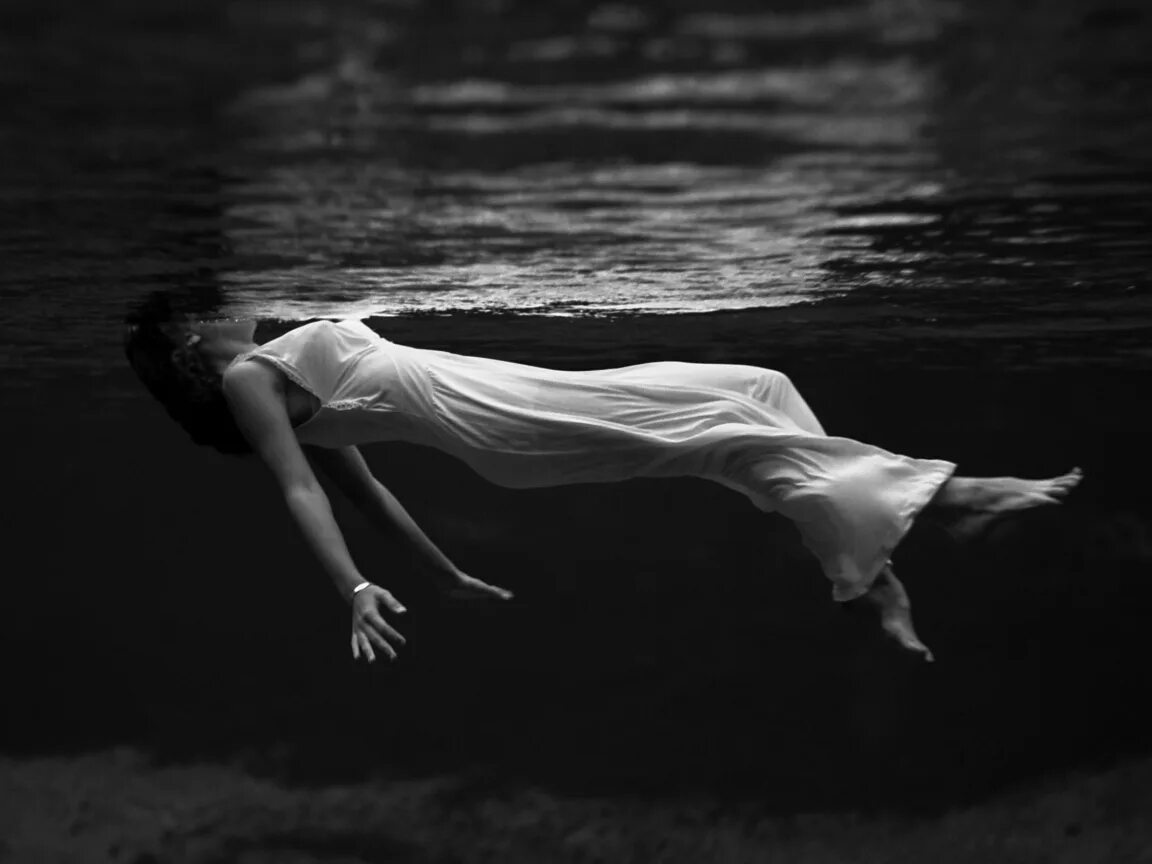 Вода уносит жизни. Душа Эстетика. Одиночество души. Депрессивные фото. Природа.
