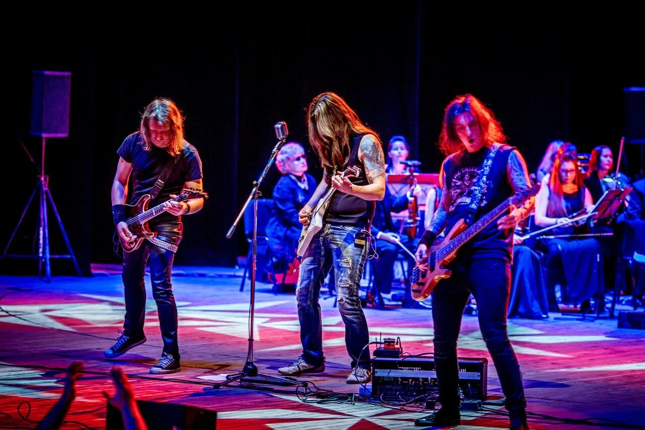 металлика симфонический концерт. металлика трибьют с симфоническим. металлика шоу с симфоническим оркестром. концерт группы металлика с симфоническим оркестром в сан франциско. Metallica show s m tribute кремлевский дворец.