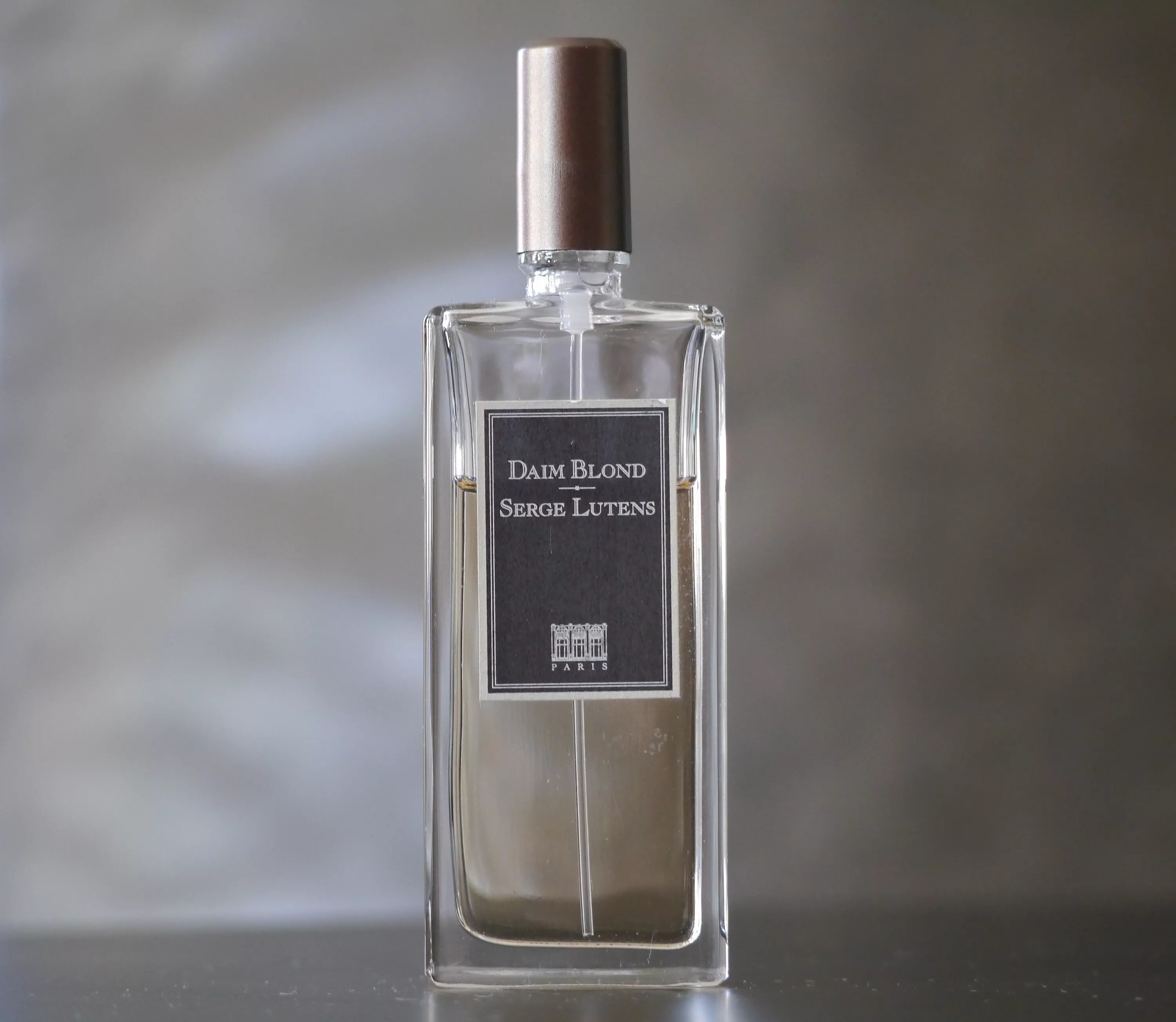 Daim blond serge. Serge lutens daim blond. серж лютенс леау. serge lutens muscs koublai khan 75. серж лютен белая замша.