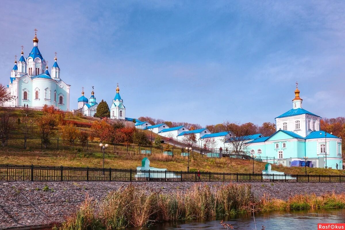 Монастырь коренная пустынь курская область. Озеро маковье. Коренная пустынь источник. Курск коренная пустынь монастырь. Деревня теткино курская область.